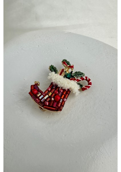 Yılbaşı Özel Kırmızı Taşlı Yaprak Detay Noel Çorap Broş (3cm)