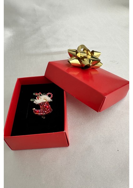 Yılbaşı Özel Kırmızı Taşlı Yaprak Detay Noel Çorap Broş (3cm) fırsatları