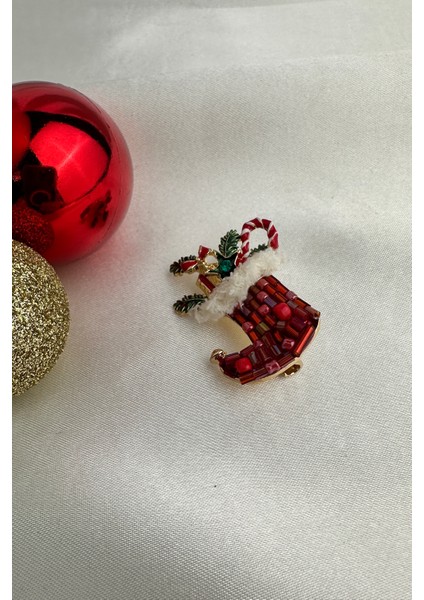 Yılbaşı Özel Kırmızı Taşlı Yaprak Detay Noel Çorap Broş (3cm) indirimleri