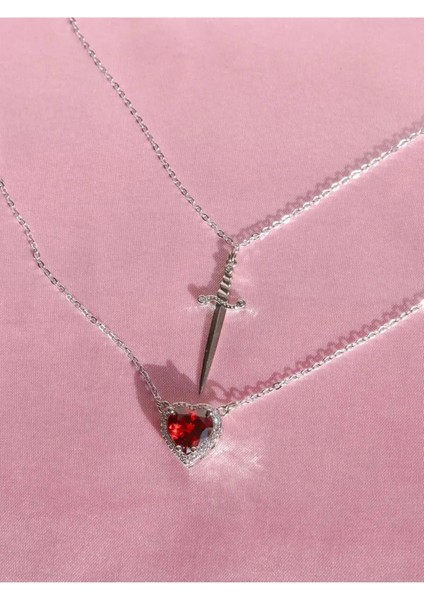 Kadın Çelik Hançer ve Kalp Figürlü Ikili Kolye – Kırmızı Taş Detaylı 316L Paslanmaz Çelik – Trend Zarif Kadın Takı Seti modelleri