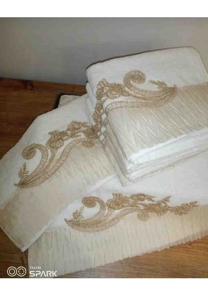 %100 Pamuklu 50×90 Piliseli Güpürlü Lüx Kutulu Çeyizlik El ve Yüz Havlu Seti modelleri