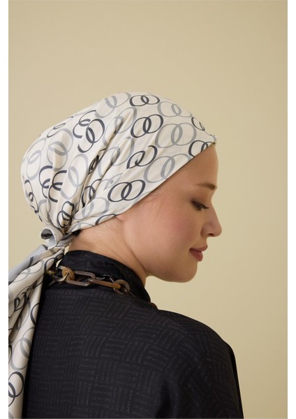 Noor Yolu 2 Beyaz-Gri Tivil Ipek Eşarp 90X90 indirimleri