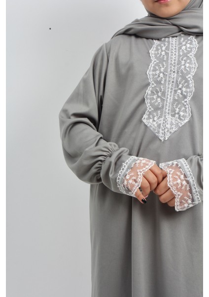 Kız Çocuk Düz Renk Dantelli Kendinden Kapşönlü Namaz Elbisesi fiyatları