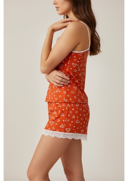 Kadın Turuncu Kalp Desenli Askılı Şortlu Dantelli Pijama Takımı modelleri