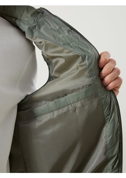 Yeni Sezon Standart Kalıp Dik Yaka Erkek Şişme Yelek fırsatları