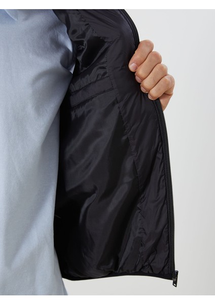 Yeni Sezon Standart Kalıp Dik Yaka Erkek Şişme Yelek fırsatları