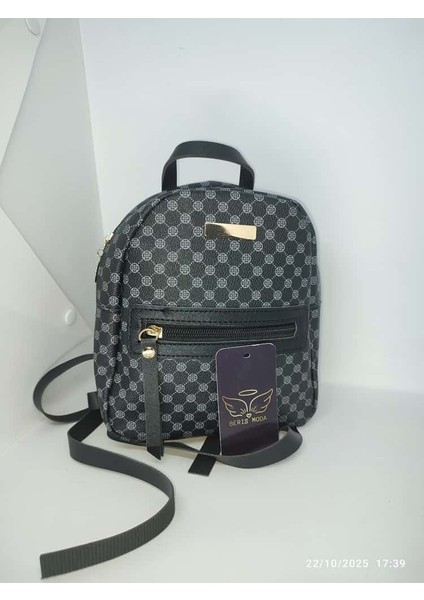 Kadın Vizör Monogram Desenli Sırt Omuz Çanta 19X24CM fiyatları
