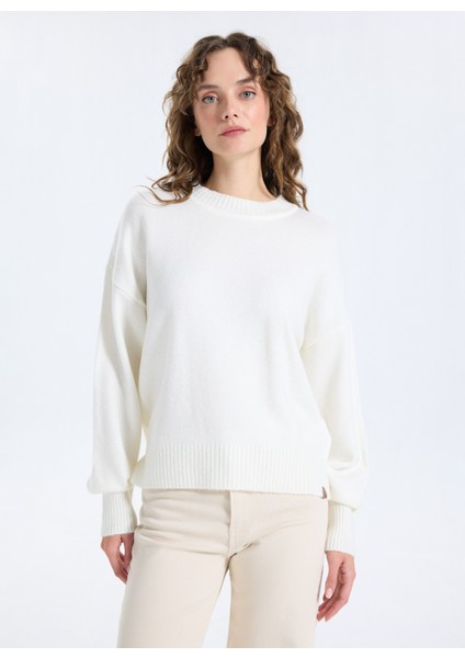 Bisiklet Yaka Loose Fit Düz Örgü Desenli Ekru Kazak Kadın J5WL-KZK7153