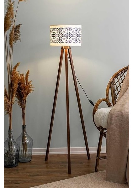 Mavi Çini Silindir Başlık Ahşap Üç Ayaklı Lambader fırsatları