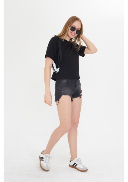 Kadın Siyah Yuvarlak Yaka Regular Fit Normal Kesim T-Shirt Tişört fiyatları