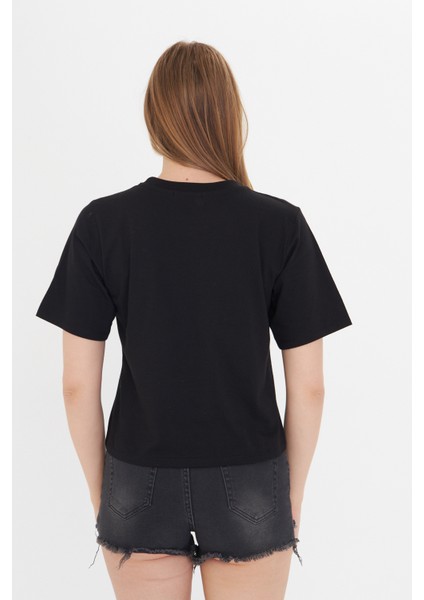 Kadın Siyah Yuvarlak Yaka Regular Fit Normal Kesim T-Shirt Tişört fırsatları