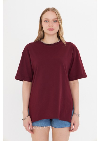 Kadın Bordo Yuvarlak Yaka Oversize Yandan Yırtmaçlı T-shirt Tişört fiyatları