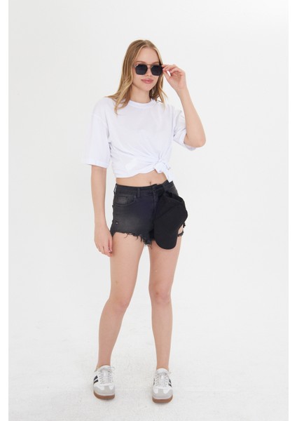 Kadın Beyaz Yuvarlak Yaka Oversize Yandan Yırtmaçlı T-Shirt Tişört fırsatları