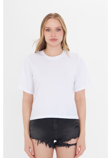 Kadın Beyaz Yuvarlak Yaka Regular Fit Normal Kesim T-shirt Tişört modelleri