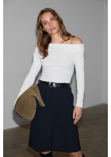 RALIVEA Kadın Kayık Yakalı Vücuda Oturan Esnek Kumaşlı Ekru Bluz indirimleri