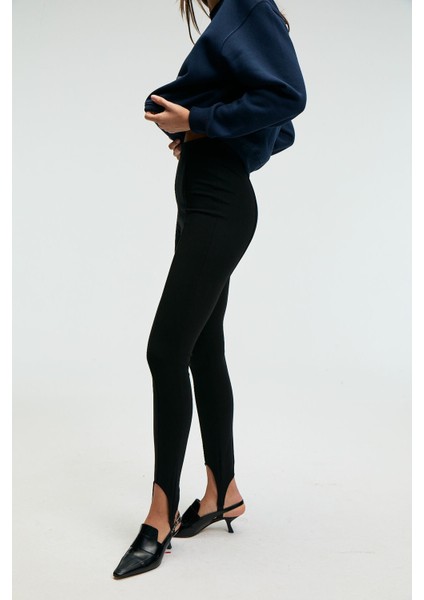 RYSANNE Kadın Esnek Kumaşlı Slim Fit Paçası Lastik Detaylı Siyah Pantolon modelleri