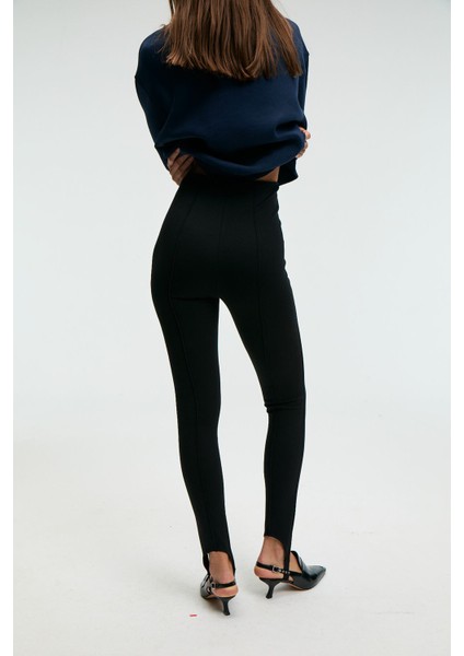 RYSANNE Kadın Esnek Kumaşlı Slim Fit Paçası Lastik Detaylı Siyah Pantolon