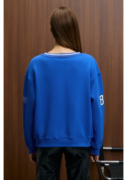 DIVINE Kadın V Yakalı Nakış Ve Patch Detaylı Mavi Sweatshirt