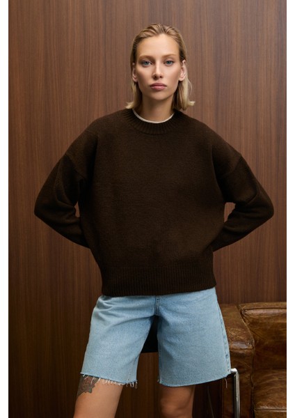 NANNA Kadın Oversize Fit Yumuşacık Kaşmir Tuşesinde Bisiklet yaka Kalın Triko Kahverengi Kazak