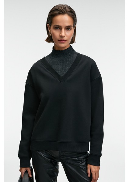 ARINEL Kadın V Yaka Regular Fit Siyah Sweatshirt