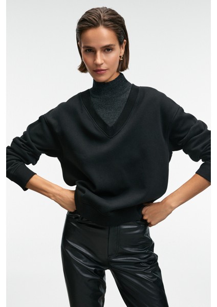 ARINEL Kadın V Yaka Regular Fit Siyah Sweatshirt fiyatları