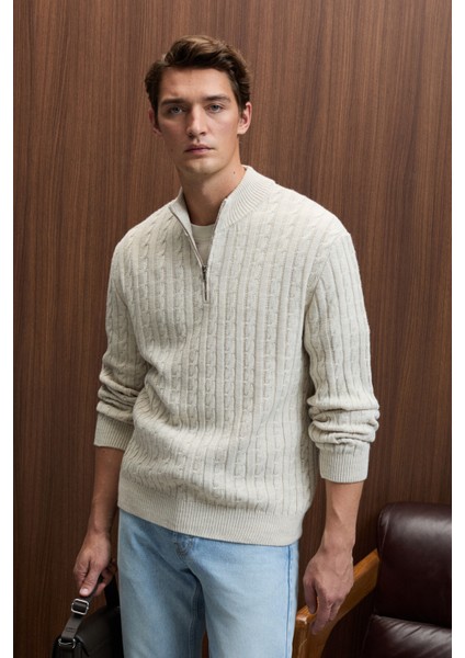 IVAR Erkek Yarım Fermuarlı Dik Yakalı Saç Örgü Desenli Triko Taş Rengi Kazak
