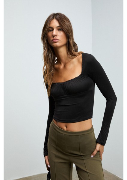SILIVRA Kadın Havuz Yakalı Esnek Kumaşlı Slim Fit Siyah Bluz fırsatları