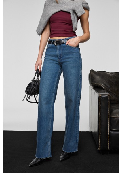 FABLE Kadın Straıght Fit Paçası Dikişsiz Bitişli Denim Koyu Mavi Jeans fırsatları