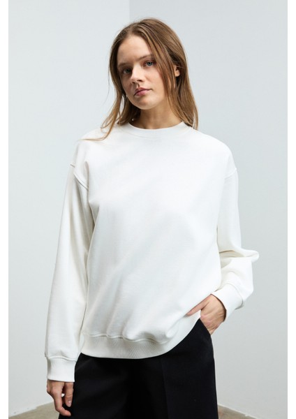 KARIUS Kadın Organik Pamuklu İçi Polarlı Oversize Yuvarlak Yakalı Beyaz Sweatshirt modelleri