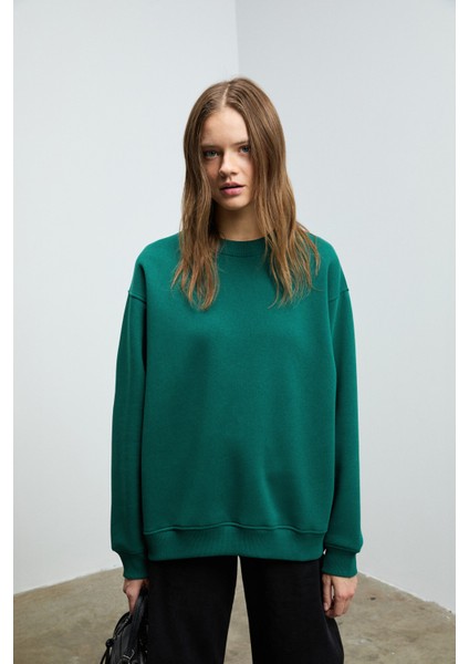 KARIUS Kadın Organik Pamuklu İçi Polarlı Oversize Yuvarlak Yakalı Koyu Yeşil Sweatshirt