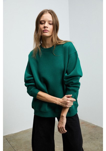 KARIUS Kadın Organik Pamuklu İçi Polarlı Oversize Yuvarlak Yakalı Koyu Yeşil Sweatshirt modelleri
