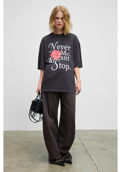 MOKILA Kadın Yumuşak Ve Esnek Kumaşlı Baskı Detaylı Bisiklet Yakalı Antrasit T-Shirt fırsatları