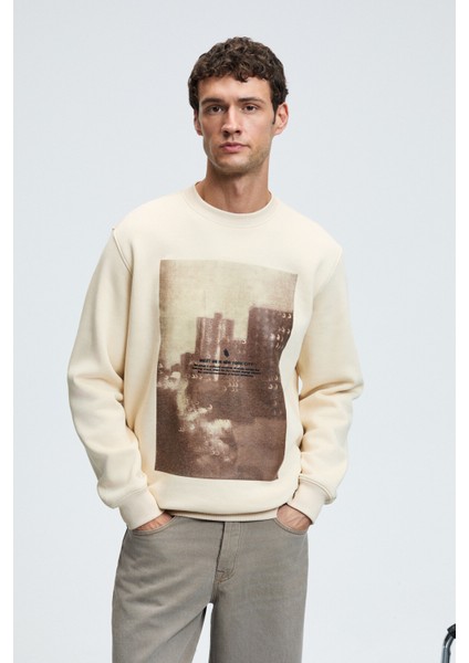 ALARIC Erkek Yuvarlak Yaka Önü Baskılı Regular Fit Ekru Sweatshirt modelleri
