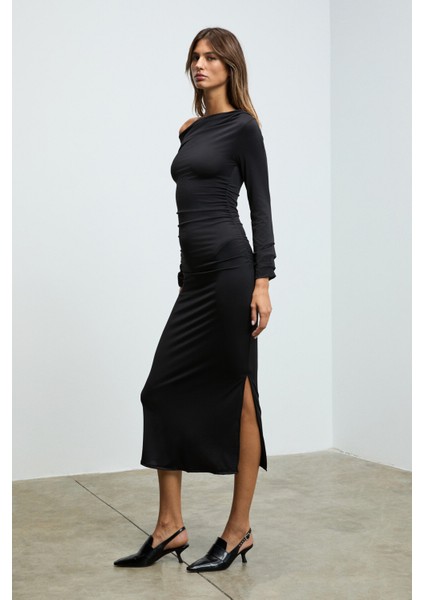 SULTROY Kadın Asimetrik Yakalı Büzgü Detaylı Uzun Kollu Siyah Elbise fiyatları