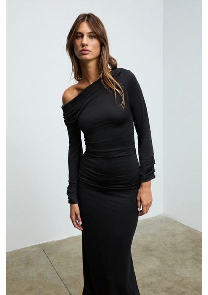 SULTROY Kadın Asimetrik Yakalı Büzgü Detaylı Uzun Kollu Siyah Elbise modelleri