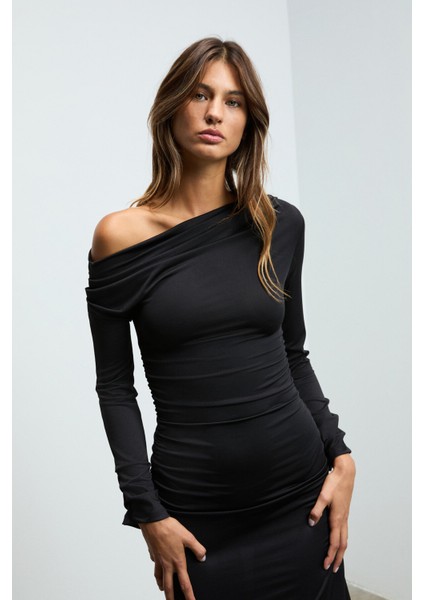 SULTROY Kadın Asimetrik Yakalı Büzgü Detaylı Uzun Kollu Siyah Elbise fırsatları