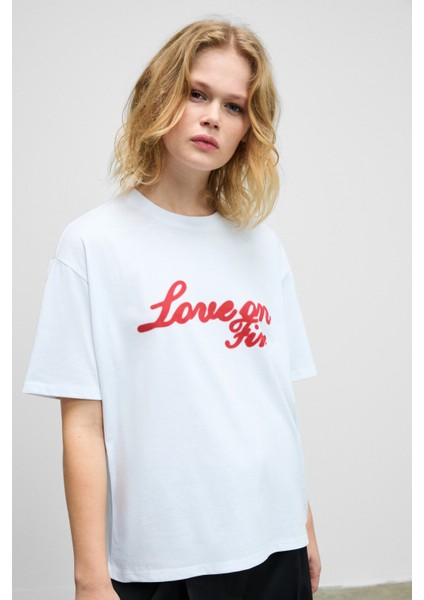 LUSUTA Kadın Yumuşak Ve Esnek Kumaşlı Baskı Detaylı Bisiklet Yakalı Beyaz T-Shirt