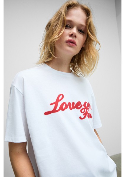 LUSUTA Kadın Yumuşak Ve Esnek Kumaşlı Baskı Detaylı Bisiklet Yakalı Beyaz T-Shirt modelleri