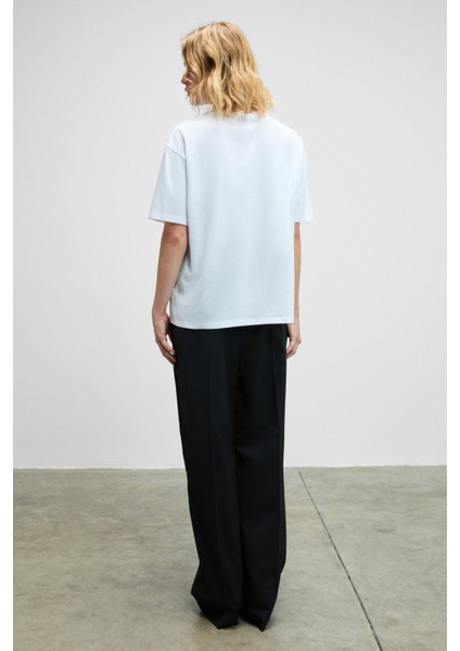 LUSUTA Kadın Yumuşak Ve Esnek Kumaşlı Baskı Detaylı Bisiklet Yakalı Beyaz T-Shirt indirimleri