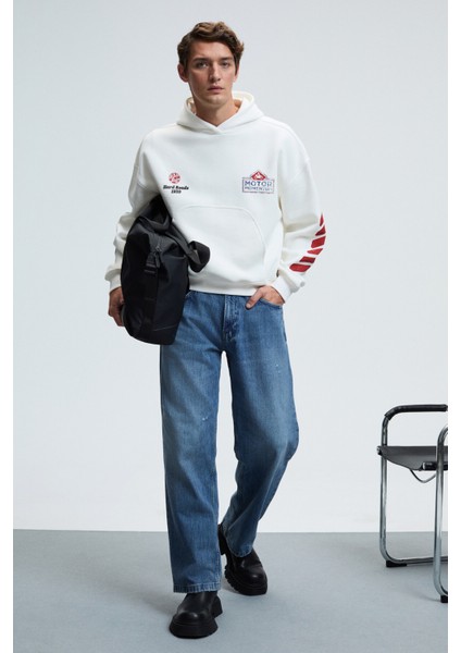 ABISMO Erkek Kapüşonlu Kanguru Cepli Kolları ve Sırtı Baskılı Relaxed Fit Beyaz Sweatshirt