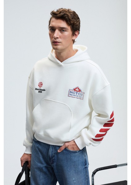 ABISMO Erkek Kapüşonlu Kanguru Cepli Kolları ve Sırtı Baskılı Relaxed Fit Beyaz Sweatshirt modelleri