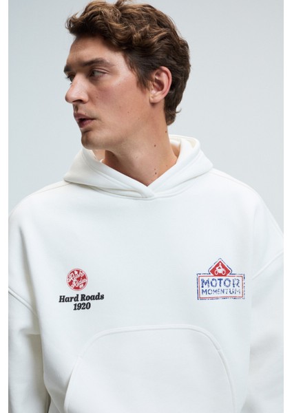ABISMO Erkek Kapüşonlu Kanguru Cepli Kolları ve Sırtı Baskılı Relaxed Fit Beyaz Sweatshirt fırsatları