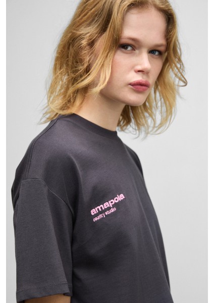 FINA Kadın Sırt Baskı Detaylı Regular Fit Bisiklet Yakalı %100 Organik Pamuklu Antrasit T-Shirt fırsatları