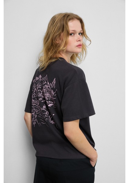 FINA Kadın Sırt Baskı Detaylı Regular Fit Bisiklet Yakalı %100 Organik Pamuklu Antrasit T-Shirt