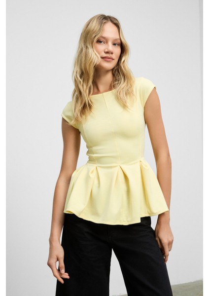 ROLLIE Kadın Bisiklet Yaka Arkada Damla Düğme Detaylı Mini Kısa Kollu Etek Ucu Pileli Peplum Sarı Bl