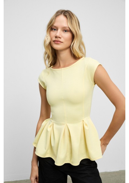 ROLLIE Kadın Bisiklet Yaka Arkada Damla Düğme Detaylı Mini Kısa Kollu Etek Ucu Pileli Peplum Sarı Bl fiyatları