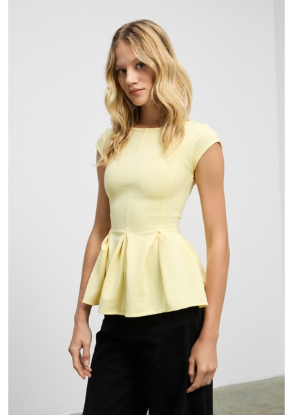 ROLLIE Kadın Bisiklet Yaka Arkada Damla Düğme Detaylı Mini Kısa Kollu Etek Ucu Pileli Peplum Sarı Bl modelleri
