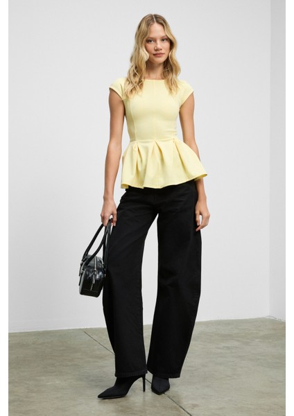 ROLLIE Kadın Bisiklet Yaka Arkada Damla Düğme Detaylı Mini Kısa Kollu Etek Ucu Pileli Peplum Sarı Bl indirimleri