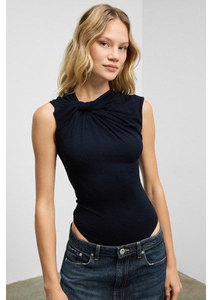 ORILENNA Kadın Önü Düğüm Detaylı Vücudu Saran Sıfır Kollu Slim Fit Lacivert Bluz