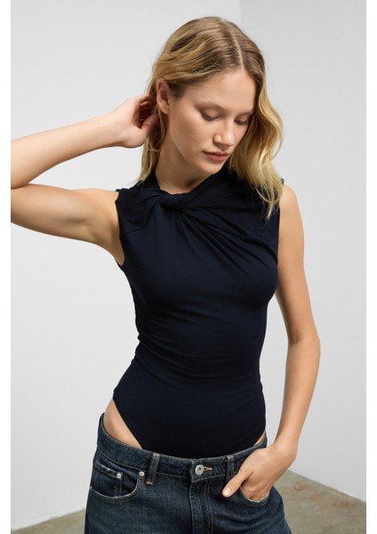ORILENNA Kadın Önü Düğüm Detaylı Vücudu Saran Sıfır Kollu Slim Fit Lacivert Bluz modelleri